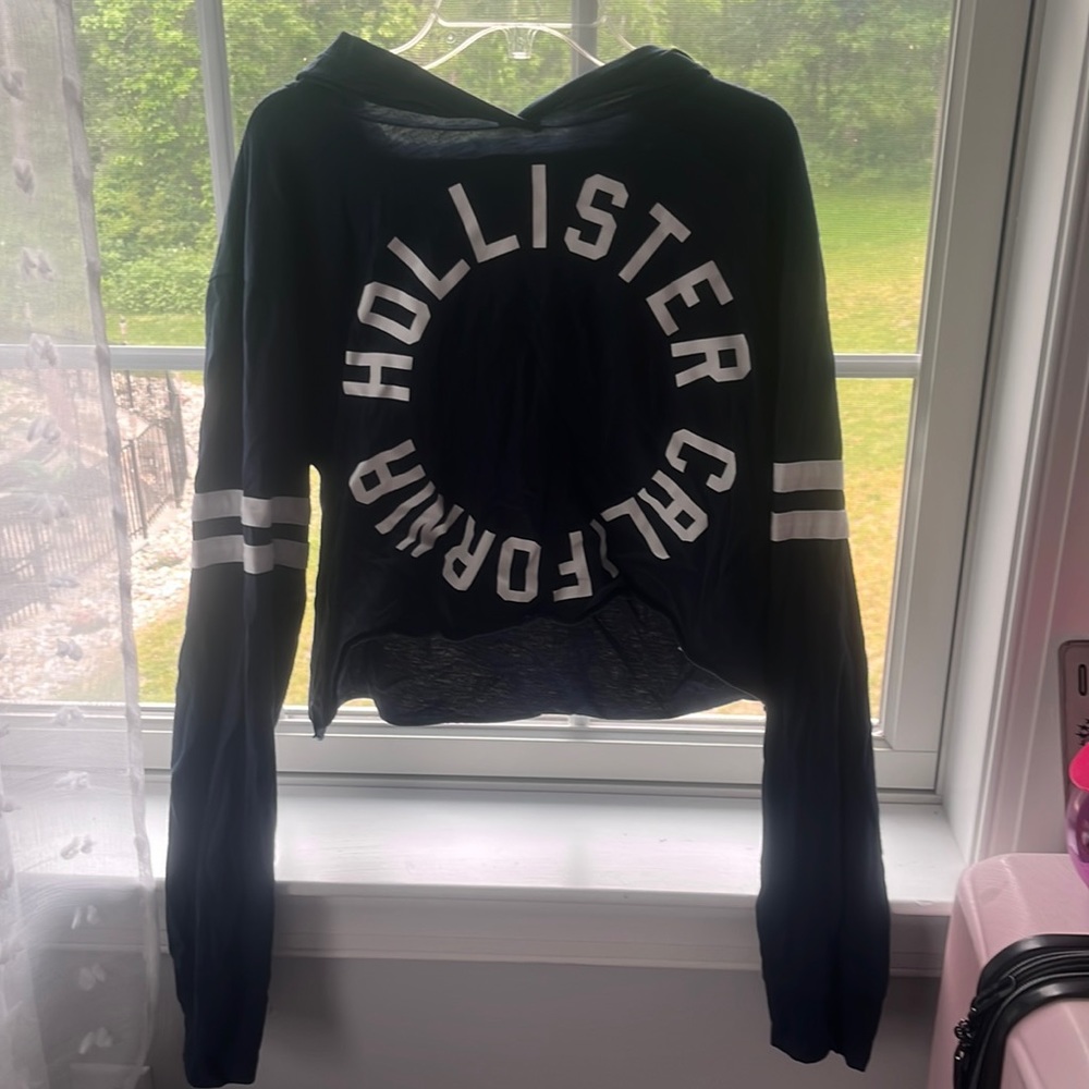 Hollister, long sleeve graphic tee crop top navy blue